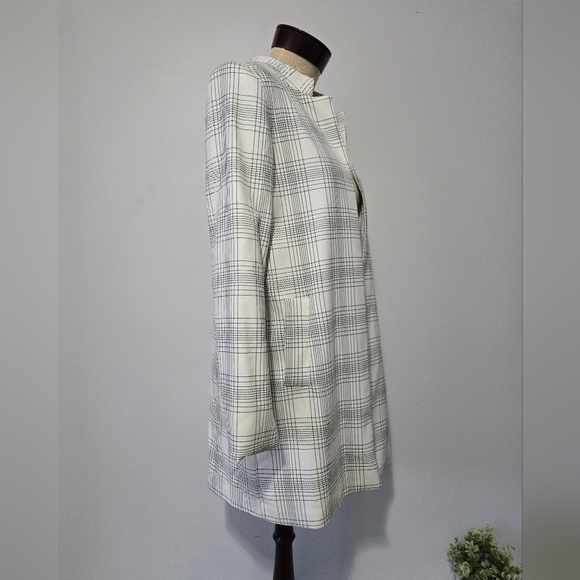 CAROLINA BELLE MONTREAL open front grey/ white long blazer/jacket. Size Medium - Picture 4 of 10